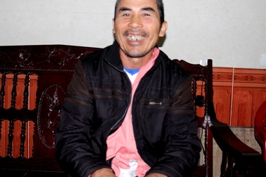 “Lão khùng” bỏ ra gần trăm triệu đồng làm đường cho dân