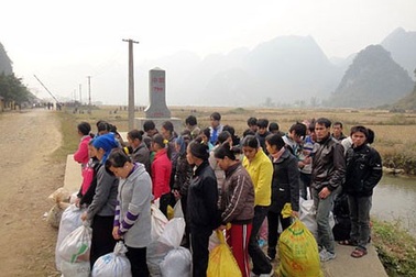 Bị bắt khi đang dẫn hàng chục người vượt biên sang Trung Quốc