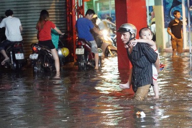 Chống ngập bằng sà lan di động: Không hết ngập, không lấy tiền?