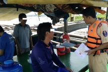 Bắt tại trận 5 ghe cát tặc trên sông Đồng Nai