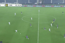 Triệt hạ khiến đối thủ gãy đôi chân, cầu thủ nhận cái kết đắng