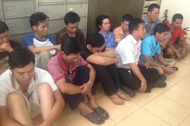 Đột kích 2 “ổ” cá độ bóng đá, tạm giữ hàng chục đối tượng