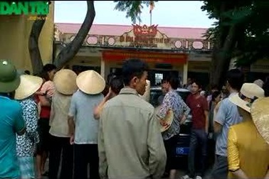 Dân bao vây UBND xã phản đối dự án xử lý rác thải