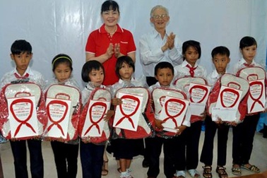 Quảng Ngãi: Trao 30 suất học bổng đến học sinh nghèo hiếu học