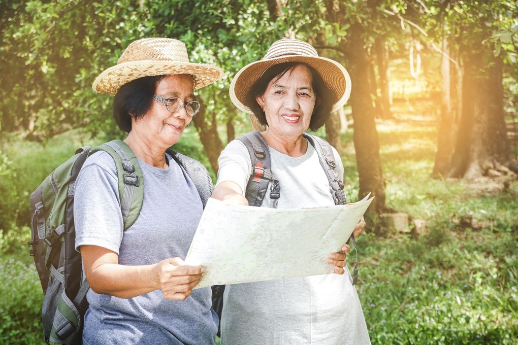 Cùng ông bà sống vui khỏe bằng các hoạt động trong nhà, ngoài phố - 2 Cùng ông bà sống vui khỏe bằng các hoạt động trong nhà, ngoài phố - 2