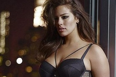 Siêu mẫu béo Ashley Graham chia sẻ cởi mở...
