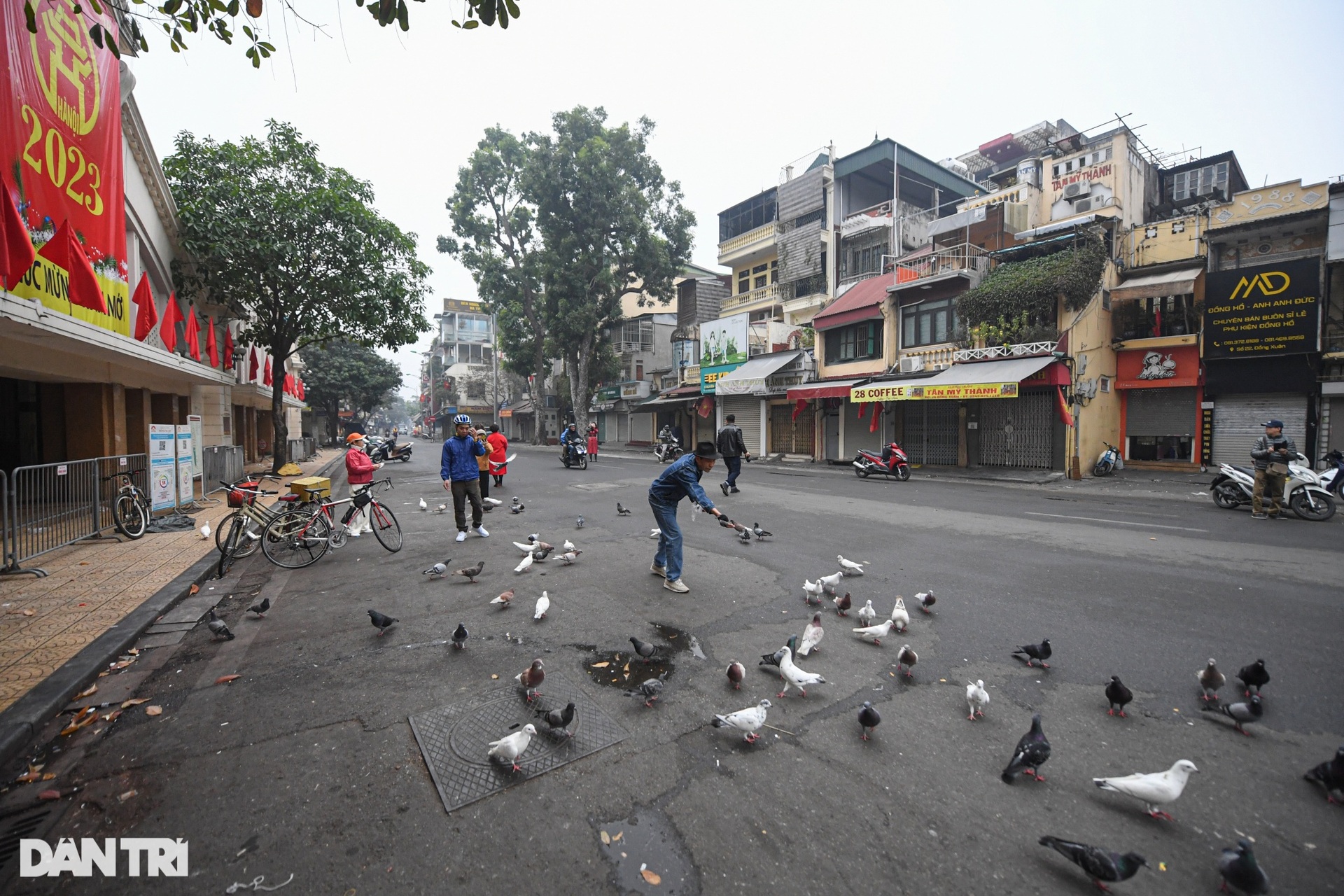 Hà Nội tĩnh lặng, yên bình sáng mùng 1 Tết - 12 Hà Nội tĩnh lặng, yên bình sáng mùng 1 Tết - 12