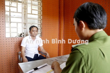 Phá đường dây cá độ bóng đá thế chấp bằng ô tô, nhà đất