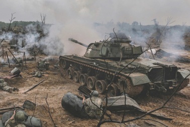 Tiết lộ về dàn vũ khí, khí tài đồ sộ trong phim "Mưa đỏ"