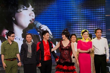 Vợ chồng Cẩm Vân - Khắc Triệu bội thu trên ghế nóng