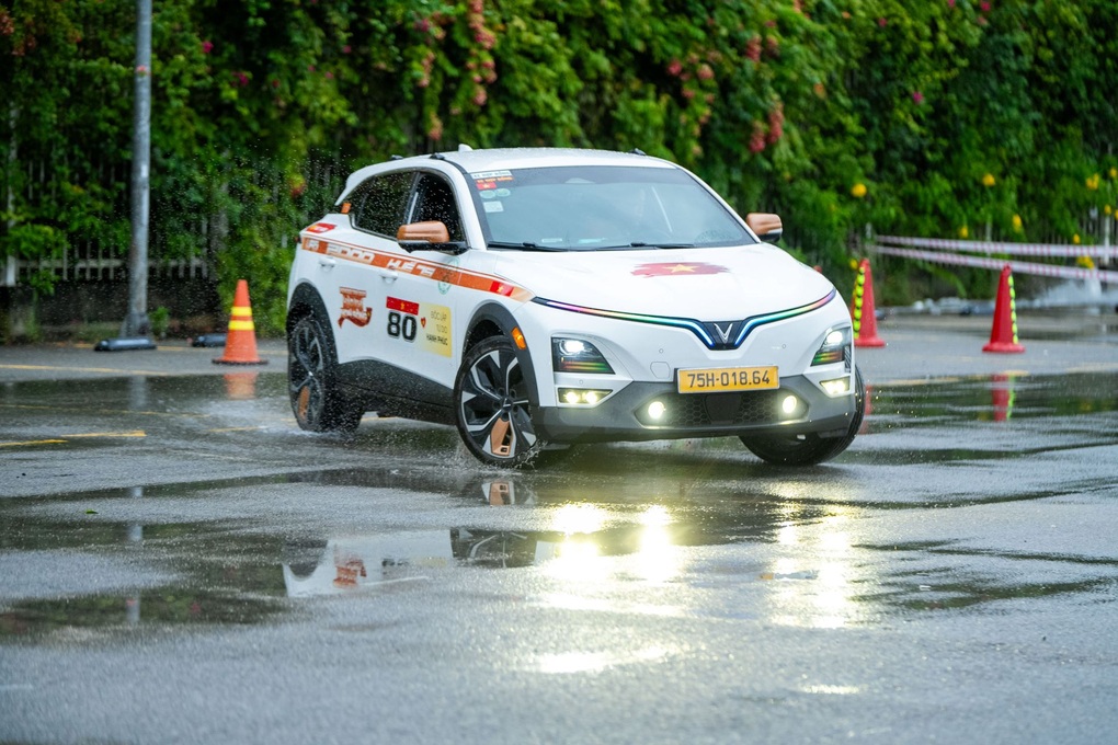 VF 6 chinh phục cả người lái lẫn người ngồi sau - 2 VF 6 chinh phục cả người lái lẫn người ngồi sau - 2