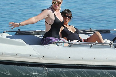 Gia đình cô Kim vui vẻ nghỉ ngơi tại Hi Lạp