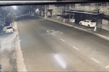 Khoảnh khắc xe Mercedes chở 5 người lao xuống biển Nha Trang