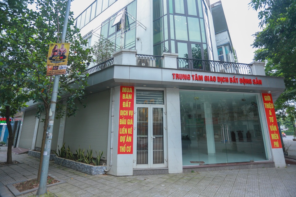 Khủng hoảng vì đại dịch, loạt công ty BĐS ở Hà Nội cửa đóng, then cài - 12 Khủng hoảng vì đại dịch, loạt công ty BĐS ở Hà Nội cửa đóng, then cài - 12