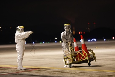 Chuyến bay "giải cứu" người Việt từ Vũ Hán - lời kể của "đội hậu cần"