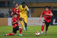 HLV Kiatisuk: "Quang Hải thể hiện tốt cả trong lẫn ngoài sân cỏ"