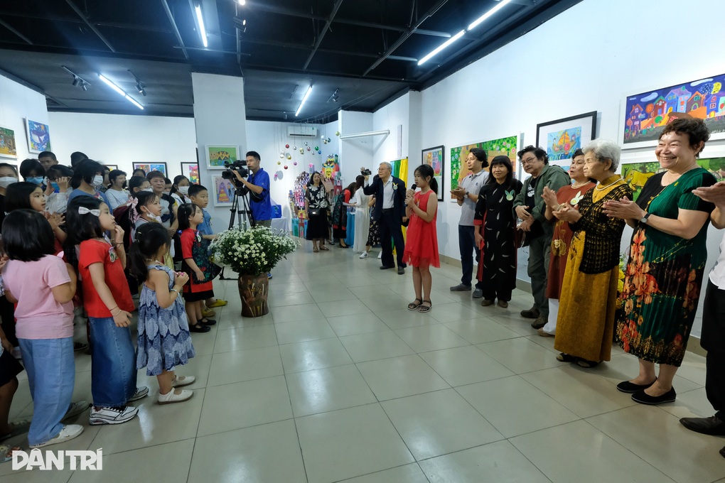 Nơi ươm mầm những họa sĩ nhí khuyết tật - 1 Nơi ươm mầm những họa sĩ nhí khuyết tật - 1