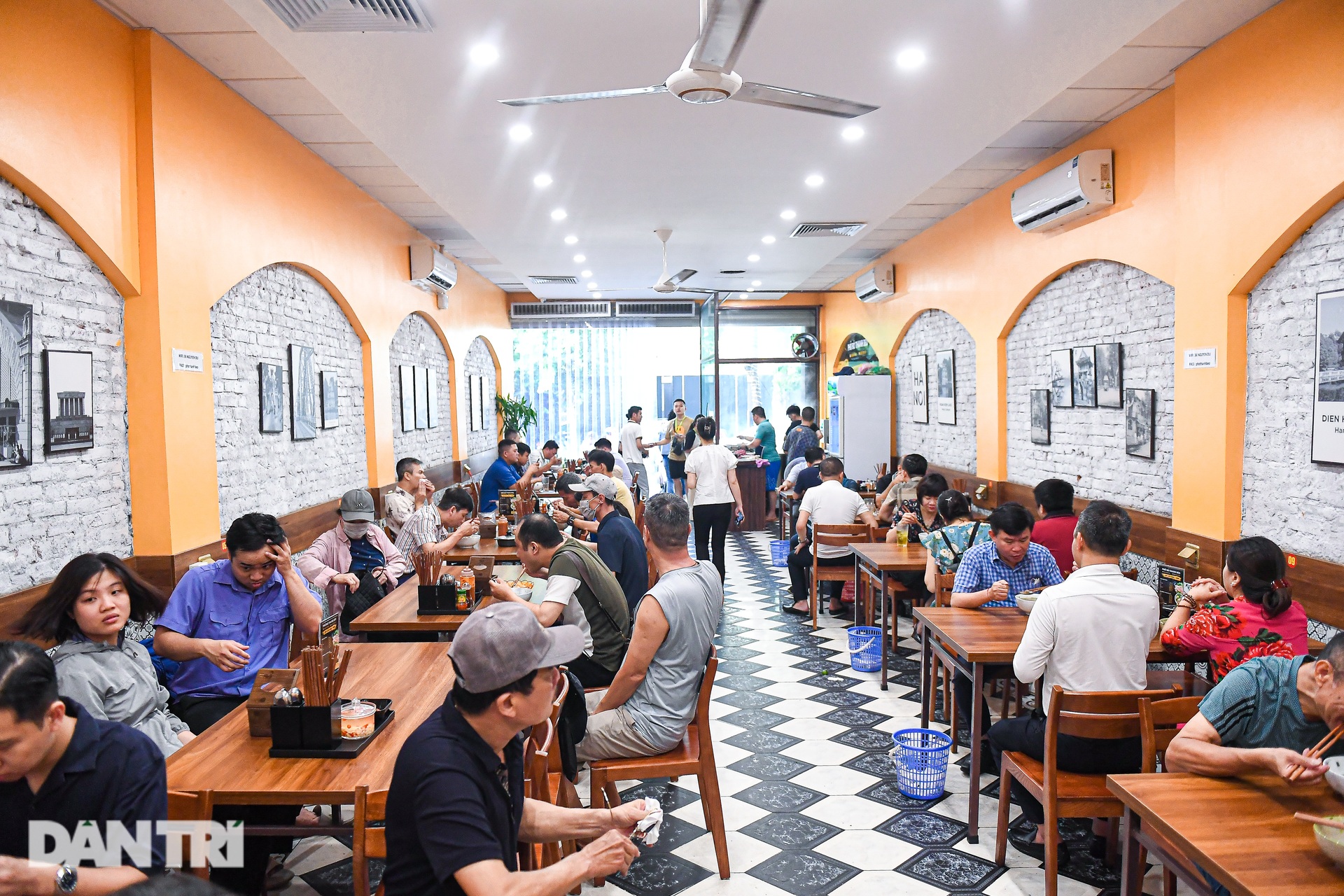 Quán phở bao cấp ở Hà Nội, tặng kèm cơm nguội khiến khách nhớ tuổi thơ - 13 Quán phở bao cấp ở Hà Nội, tặng kèm cơm nguội khiến khách nhớ tuổi thơ - 13
