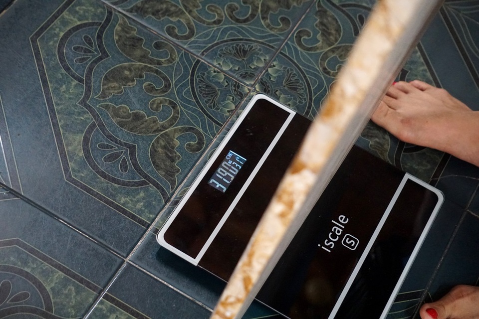 Kỳ lạ người đàn ông như nam châm khổng lồ, hút chặt các đồ vật vào cơ thể - 7