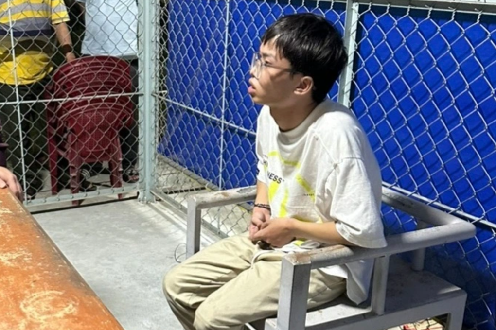 Vụ nổ súng cướp tiệm vàng: Sinh viên Hà Nội được bạn rủ vào Nam... ăn cướp - 2 Vụ nổ súng cướp tiệm vàng: Sinh viên Hà Nội được bạn rủ vào Nam... ăn cướp - 2