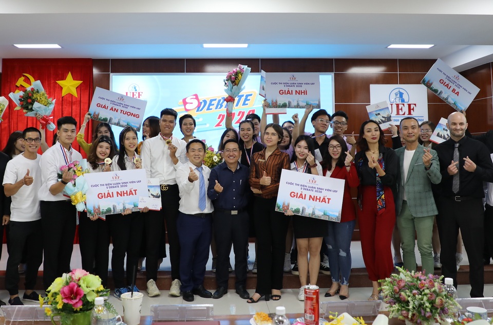 Giành quán quân nhờ tranh luận “Có nên lập gia đình trước năm 30 tuổi?” - 1 Giành quán quân nhờ tranh luận “Có nên lập gia đình trước năm 30 tuổi?” - 1