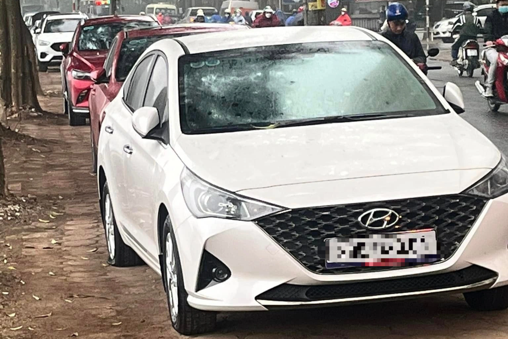 Hà Nội: Tạm giữ kẻ đâm thủng hàng loạt lốp ô tô tại khu đô thị HH Linh Đàm - 1 Hà Nội: Tạm giữ kẻ đâm thủng hàng loạt lốp ô tô tại khu đô thị HH Linh Đàm - 1