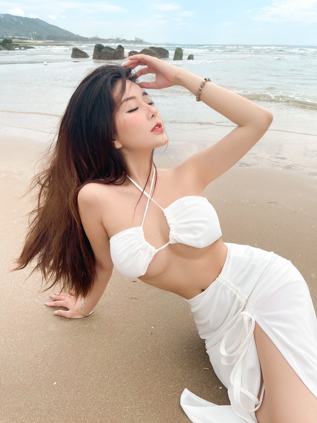 So vòng eo thon của các nữ sinh 2K nổi tiếng, ai là người đẹp nhất? - 1 So vòng eo thon của các nữ sinh 2K nổi tiếng, ai là người đẹp nhất? - 1