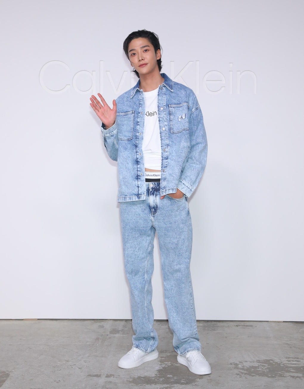 Calvin Klein ra mắt bộ sưu tập Calvin Klein Jeans Fall 2023 - 5 Calvin Klein ra mắt bộ sưu tập Calvin Klein Jeans Fall 2023 - 5