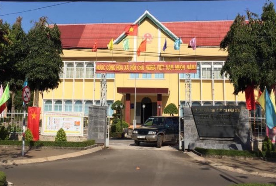 Chấn chỉnh lãnh đạo huyện vì không tiếp dân khiếu nại - 1 Chấn chỉnh lãnh đạo huyện vì không tiếp dân khiếu nại - 1