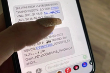 Lại thêm một ngân hàng "quay xe" dừng tăng phí SMS Banking
