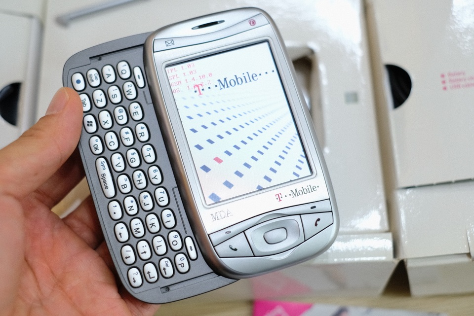 Đập hộp soi tính năng smartphone biểu tượng công nghệ 15 năm trước - 4 Đập hộp soi tính năng smartphone biểu tượng công nghệ 15 năm trước - 4