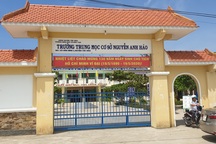 Đề nghị cảnh cáo hiệu trưởng nhờ học hộ, thi hộ