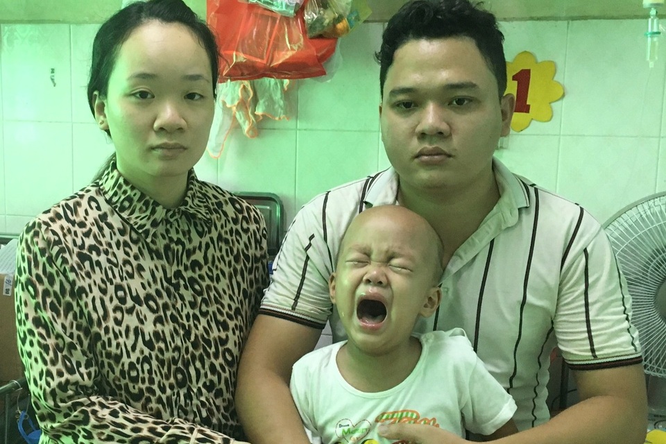 Người cha nghèo mang nhà đi cầm cố cầu xin bạn đọc cứu con trai 3 tuổi - 2 Người cha nghèo mang nhà đi cầm cố cầu xin bạn đọc cứu con trai 3 tuổi - 2