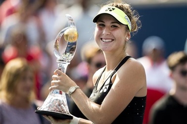“Hiện tượng 18 tuổi” Bencic vô địch Toronto Cup