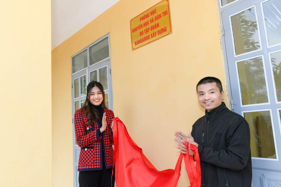 Khánh thành Phòng học Dân trí: Thầy trò hết cảnh vừa dạy, vừa lo lớp sập - 8 Khánh thành Phòng học Dân trí: Thầy trò hết cảnh vừa dạy, vừa lo lớp sập - 8