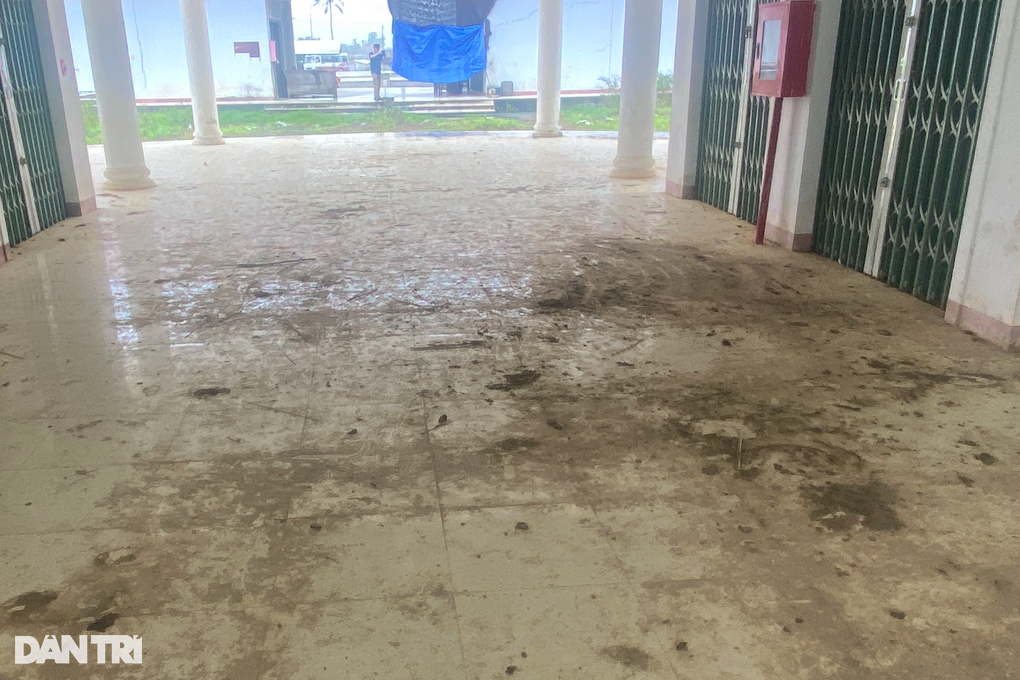 Chợ hơn 9,3 tỷ đồng ở huyện nghèo biên giới thành nơi chăn bò - 5 Chợ hơn 9,3 tỷ đồng ở huyện nghèo biên giới thành nơi chăn bò - 5