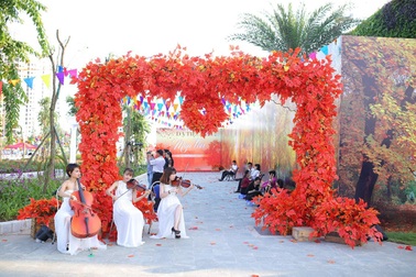 Thưởng thức “Mùa thu châu Âu” tại khu vườn Sunshine City