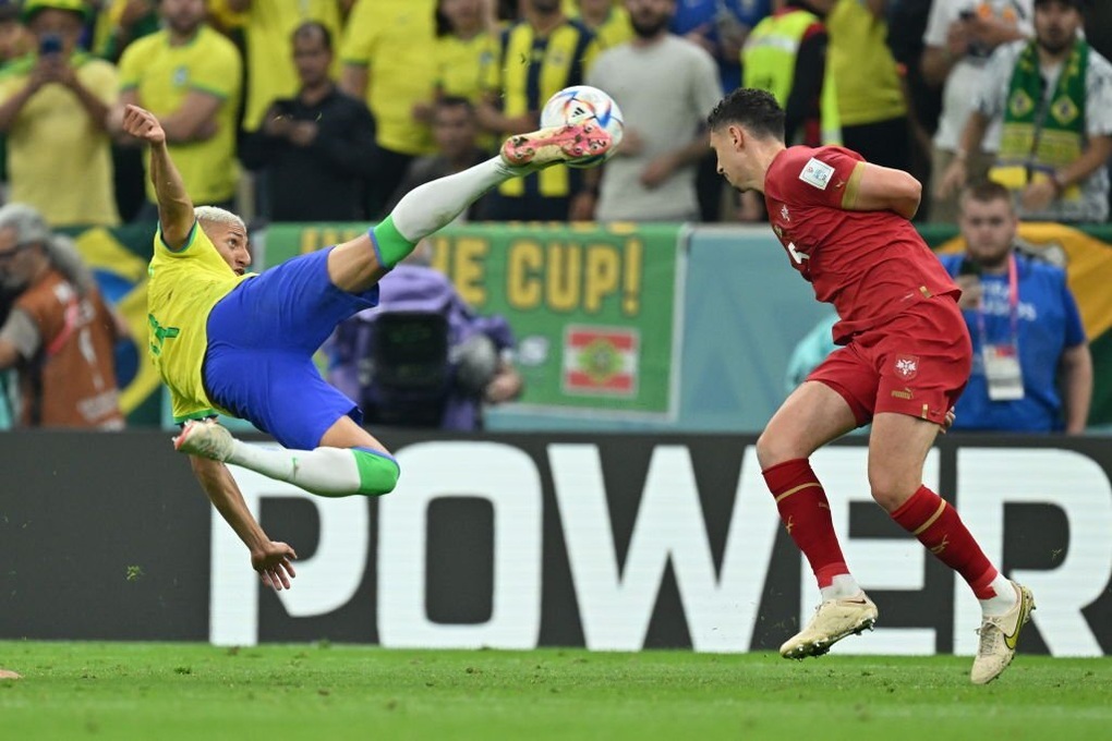 Richarlison tạo siêu phẩm xe đạp chổng ngược, Brazil hạ gục Serbia - 2 Richarlison tạo siêu phẩm xe đạp chổng ngược, Brazil hạ gục Serbia - 2