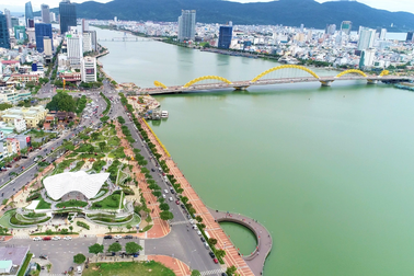 Đà Nẵng thắp sáng cầu Rồng hưởng ứng ngày trẻ em thế giới