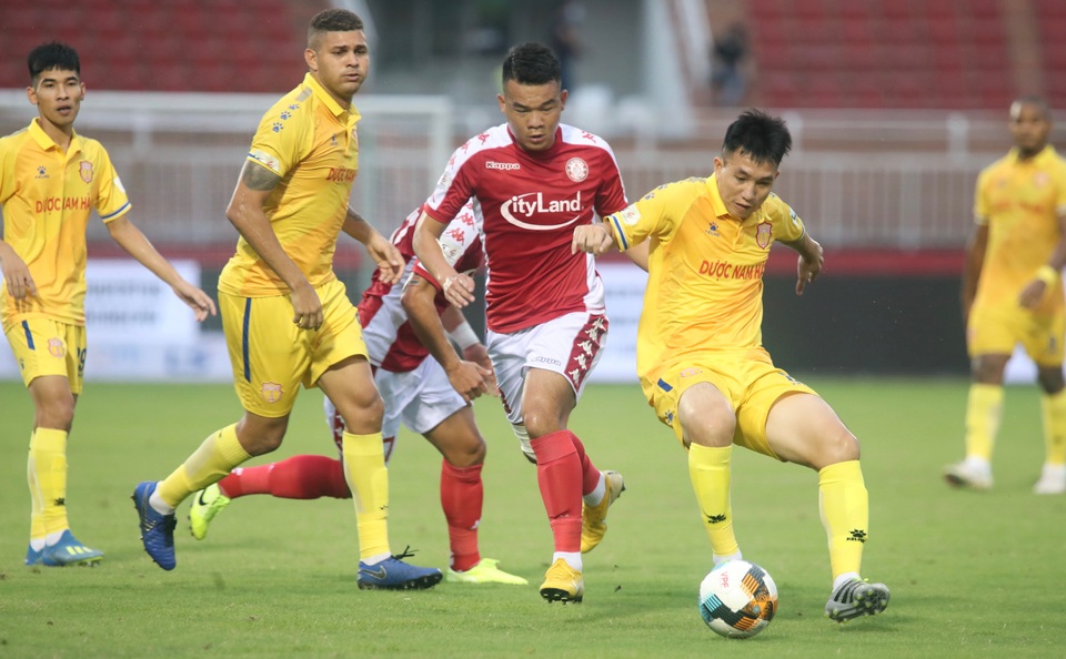 Công Phượng tỏa sáng, CLB TPHCM vươn lên thứ 3 bảng xếp hạng V-League - 6 Công Phượng tỏa sáng, CLB TPHCM vươn lên thứ 3 bảng xếp hạng V-League - 6