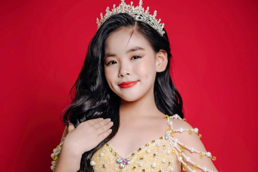 Mẫu nhí Jenny Bảo Ngọc cười tươi tắn trong bộ ảnh mới