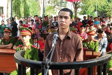 Đâm chết bạn nhậu vì lời thách thức