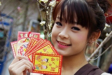 Ấm ức vì bị mẹ thu hết tiền mừng tuổi 