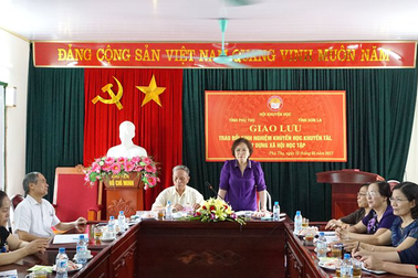 Giao lưu trao đổi kinh nghiệm khuyến học, khuyến tài, xây dựng xã hội học tập