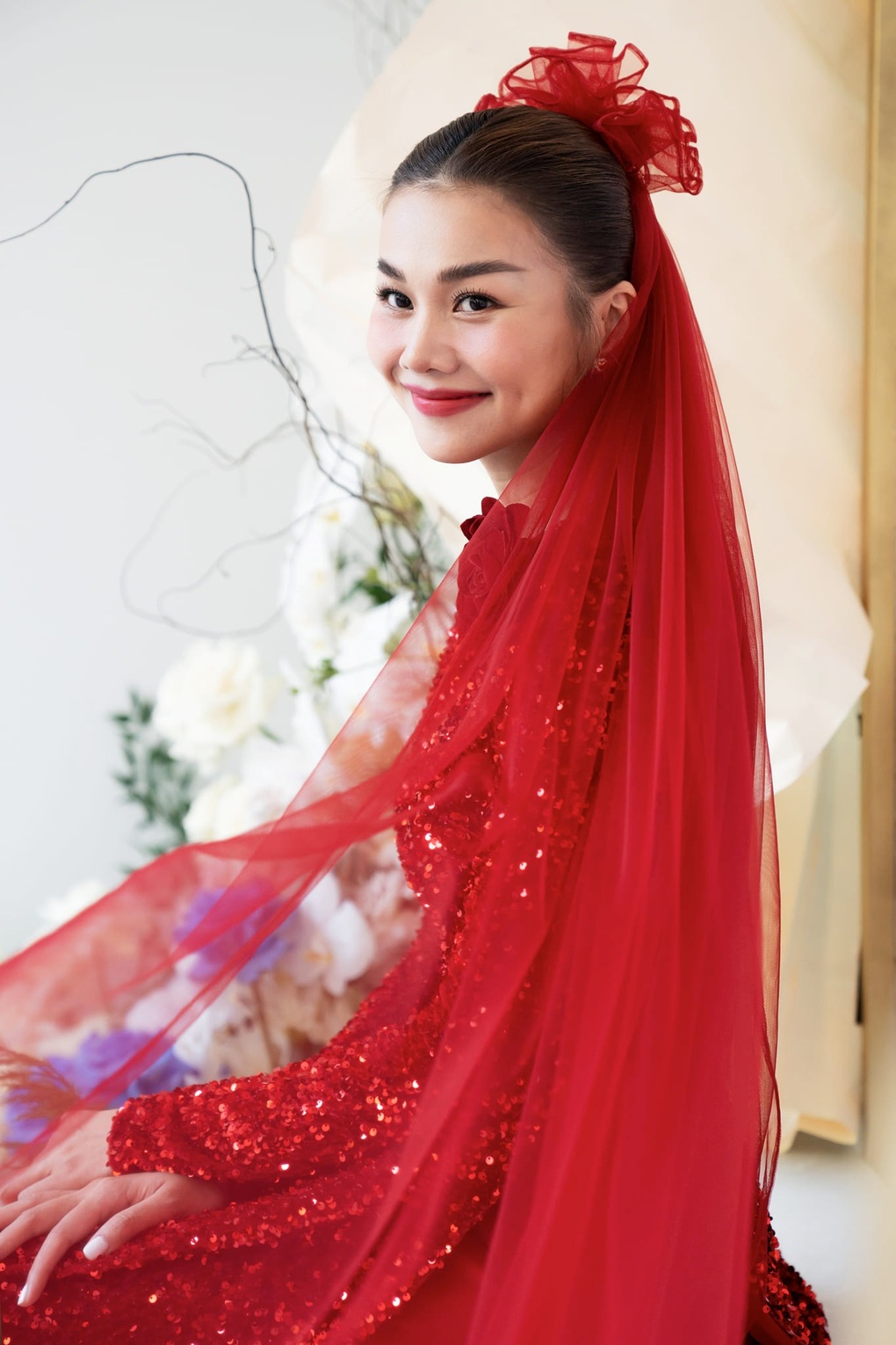 Thanh Hằng rạng rỡ, nắm tay chồng nhạc trưởng trong lễ vu quy - 2 Thanh Hằng rạng rỡ, nắm tay chồng nhạc trưởng trong lễ vu quy - 2