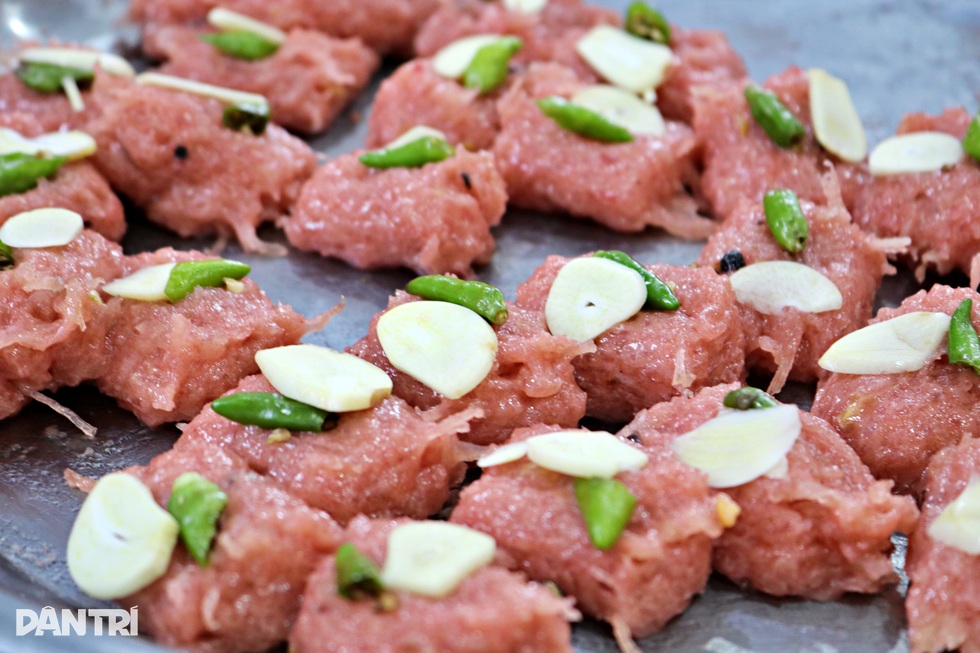 Bí quyết thành tỷ phú của cậu bé bán nem dạo ở bến phà  - 5