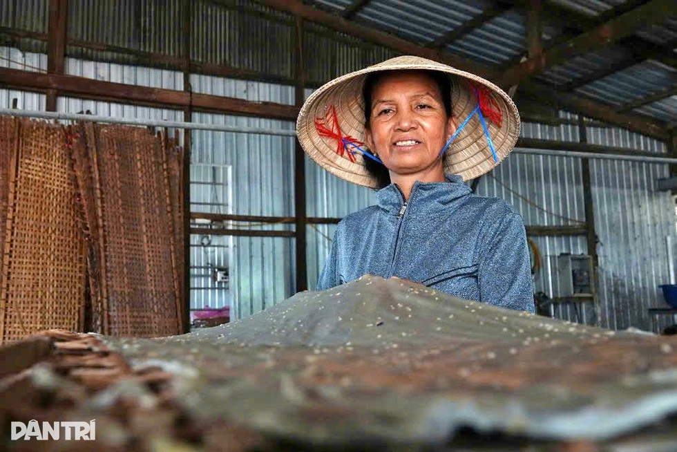 Làng bánh tráng lớn nhất miền Tây suốt đêm đỏ lửa phục vụ Tết - 1 Làng bánh tráng lớn nhất miền Tây suốt đêm đỏ lửa phục vụ Tết - 1