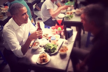 Xem lại những thước phim đẹp của ẩm thực gia Anthony Bourdain tại Hà Nội