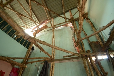 Sống khốn khổ trong những ngôi nhà nghiêng lún, nứt toác nghiêm trọng