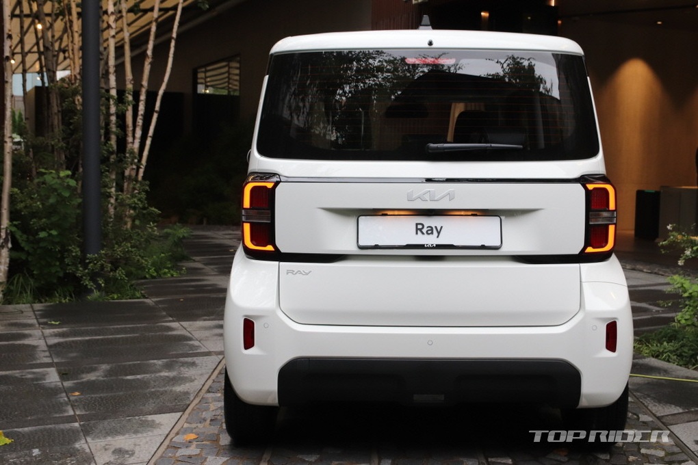 Cận cảnh Kia Ray 2023: Bé hạt tiêu nhưng nội thất rộng, có cửa lùa - 7 Cận cảnh Kia Ray 2023: Bé hạt tiêu nhưng nội thất rộng, có cửa lùa - 7